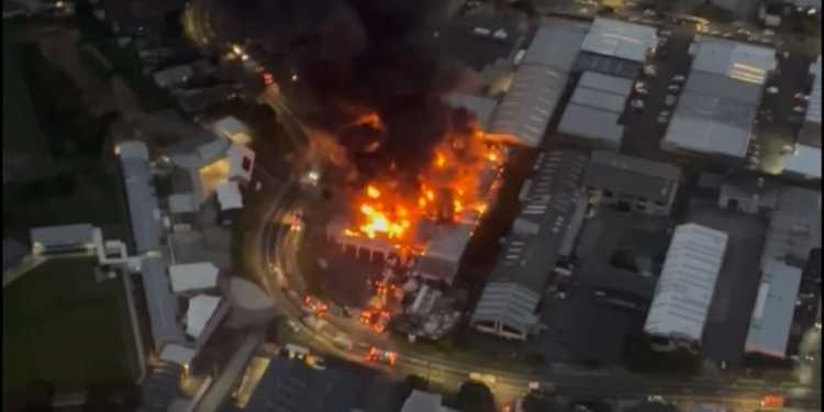 Auckland North Shore fire: Helicopter crew captures extent of devastating inferno Auckland North Shore fire: Helicopter crew captures extent of devastating inferno