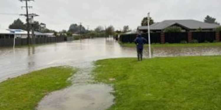 Weather: Marlborough residents head home to flooded township Weather: Marlborough residents head home to flooded township