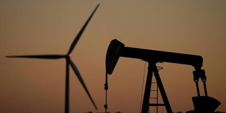 Amid Earth’s heat records, scientists report another bump upward in annual carbon emissions Amid Earth’s heat records, scientists report another bump upward in annual carbon emissions