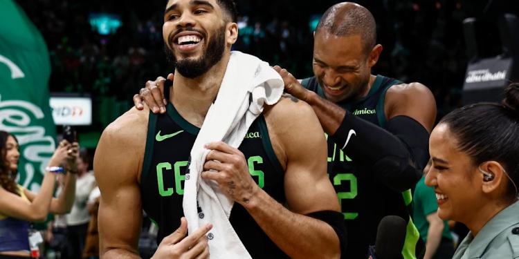 Jayson Tatum hits buzzer-beating 3 in Celtics’ win over Raptors after missing last-second shot in regulation Jayson Tatum hits buzzer-beating 3 in Celtics’ win over Raptors after missing last-second shot in regulation