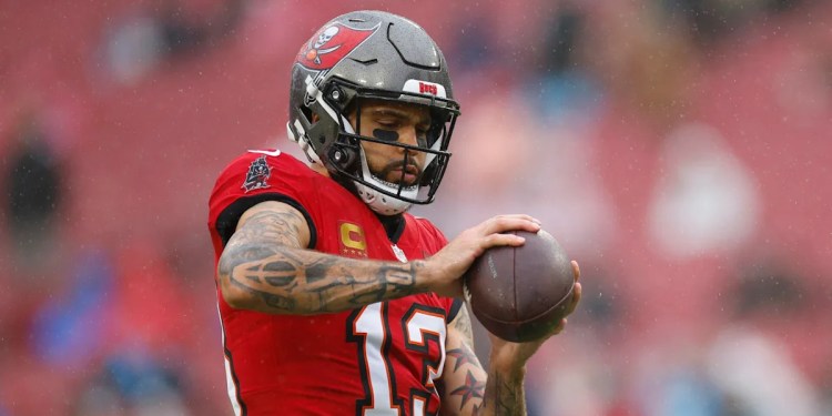 Mike Evans to Play in 2026, Considering Free Agency Options Mike Evans to Play in 2026, Considering Free Agency Options