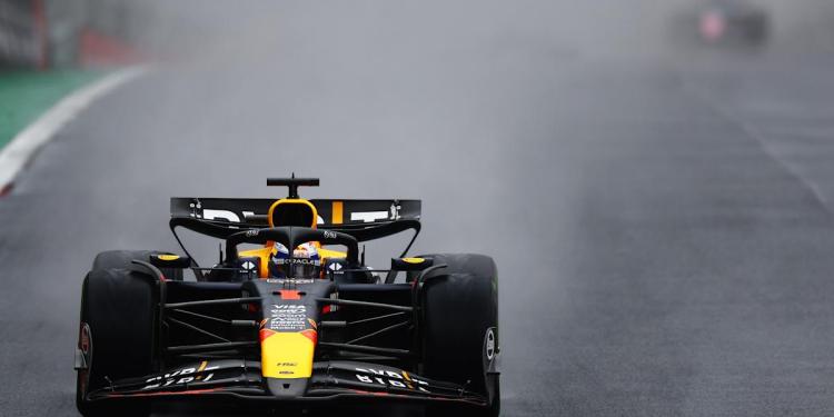 Max Verstappen takes big step toward a 4th straight title by driving from 17th to win a wet São Paulo Grand Prix Max Verstappen takes big step toward a 4th straight title by driving from 17th to win a wet São Paulo Grand Prix