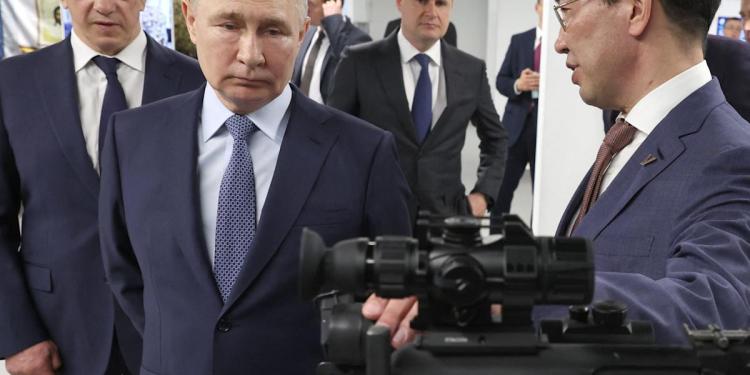 Russia’s arms exports are going bust as foreign buyers bolt and the Ukraine war chews through its weapons Russia’s arms exports are going bust as foreign buyers bolt and the Ukraine war chews through its weapons