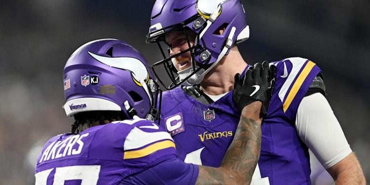 NFL scores: Vikings top Packers, Dolphins beat Browns as both clubs keep their playoff dreams alive NFL scores: Vikings top Packers, Dolphins beat Browns as both clubs keep their playoff dreams alive