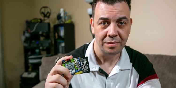 NYPD officer lands 5K settlement over ‘courtesy cards’ that help drivers get out of traffic stops NYPD officer lands 5K settlement over ‘courtesy cards’ that help drivers get out of traffic stops