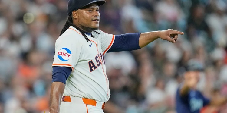 Astros capitalize on Mariners' early errors and hold on for 2-1 win Astros capitalize on Mariners' early errors and hold on for 2-1 win