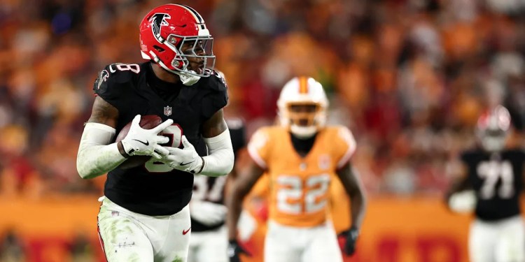 Kyle Pitts scores third touchdown, Falcons trail Bucs 28-26 Kyle Pitts scores third touchdown, Falcons trail Bucs 28-26