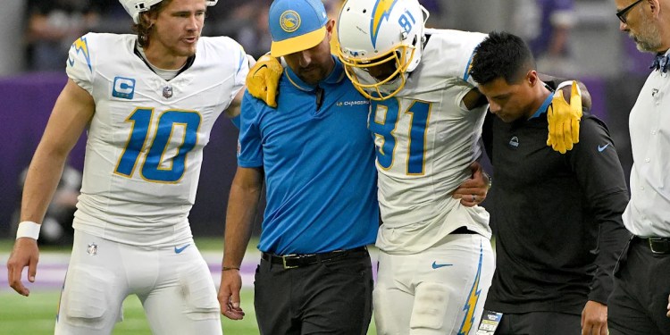 Mike Williams’ abrupt retirement has Chargers searching for a wideout to fill a big hole Mike Williams’ abrupt retirement has Chargers searching for a wideout to fill a big hole