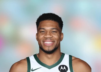 Giannis Antetokounmpo Attends Ceremony for Former Bucks President Giannis Antetokounmpo Attends Ceremony for Former Bucks President
