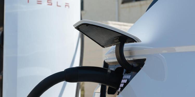 Hyundai will offer its EV customers free NACS adapters starting next year Hyundai will offer its EV customers free NACS adapters starting next year