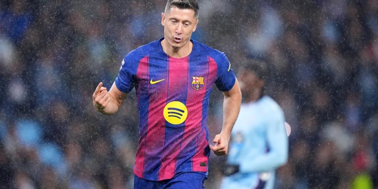 Zlatan Ibrahimović urges AC Milan to acquire Robert Lewandowski Zlatan Ibrahimović urges AC Milan to acquire Robert Lewandowski