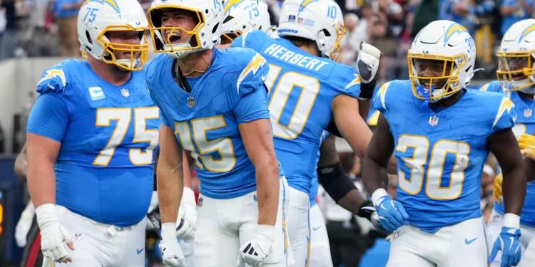 Fantasy Football Week 17 Start 'Em, Sit 'Em Fantasy Football Week 17 Start 'Em, Sit 'Em