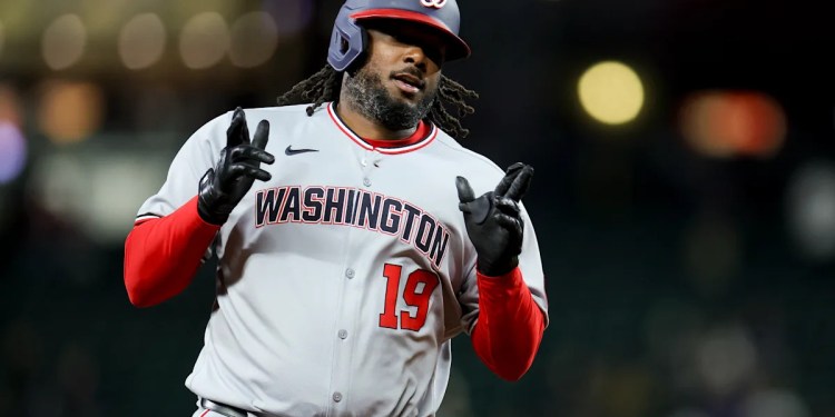 Josh Bell homers in the Nationals' 7-run 10th inning in a 9-3 victory over the Mariners Josh Bell homers in the Nationals' 7-run 10th inning in a 9-3 victory over the Mariners