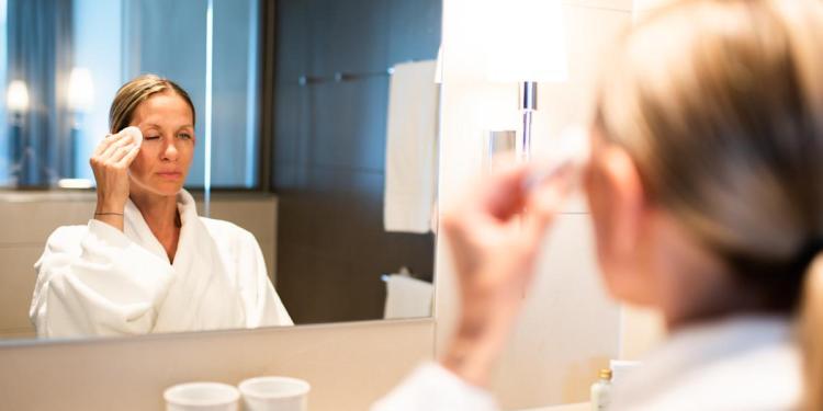 Average American starts caring about their skin at this age Average American starts caring about their skin at this age