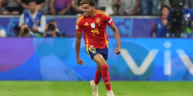 Spain’s 16-year-old Lamine Yamal becomes youngest scorer in Euro history with amazing goal vs. France Spain’s 16-year-old Lamine Yamal becomes youngest scorer in Euro history with amazing goal vs. France