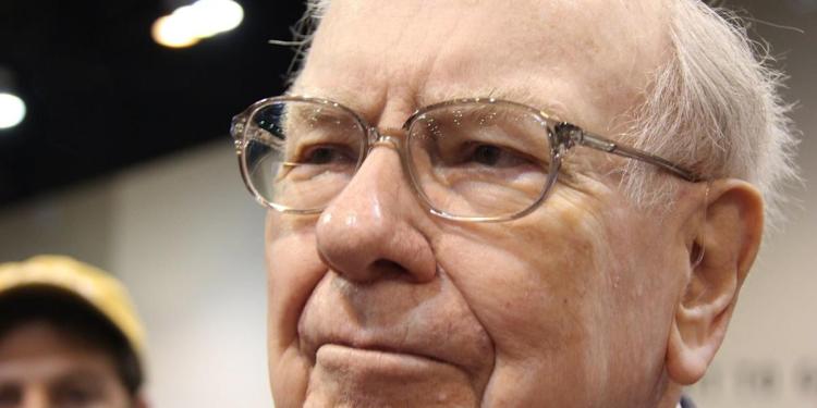 Does Warren Buffett Know Something Wall Street Doesn’t? He Recently Added Shares of an Internet Monopoly That 60% of Analysts Say Not to Buy. Does Warren Buffett Know Something Wall Street Doesn’t? He Recently Added Shares of an Internet Monopoly That 60% of Analysts Say Not to Buy.