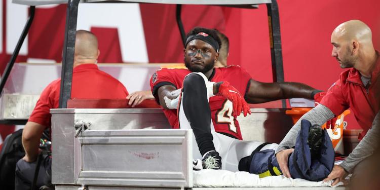NFL reportedly fines Ravens LB Roquan Smith ,833 for hip-drop tackle that ended Chris Godwin's season NFL reportedly fines Ravens LB Roquan Smith ,833 for hip-drop tackle that ended Chris Godwin's season