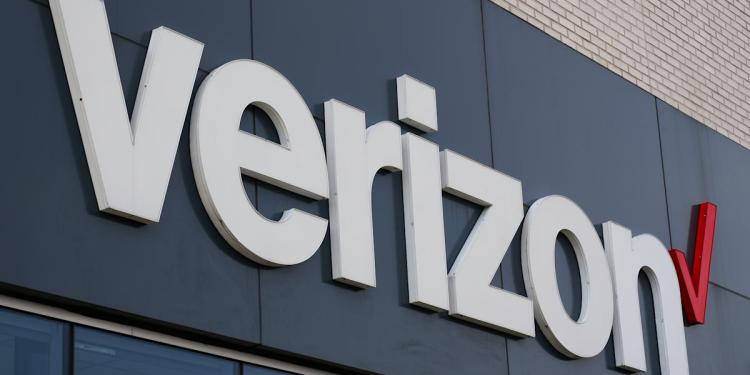 FCC approves Verizon's billion merger with Frontier FCC approves Verizon's billion merger with Frontier