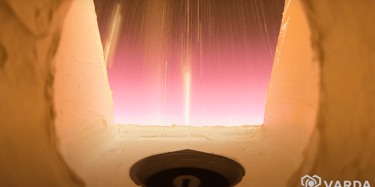 This is what it looks like to reenter Earth’s atmosphere from a space capsule’s POV This is what it looks like to reenter Earth’s atmosphere from a space capsule’s POV