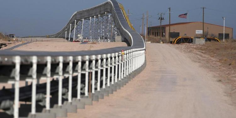 This ‘Dune’ isn’t fiction. It’s the longest conveyer belt in the US and moving sand in Texas This ‘Dune’ isn’t fiction. It’s the longest conveyer belt in the US and moving sand in Texas