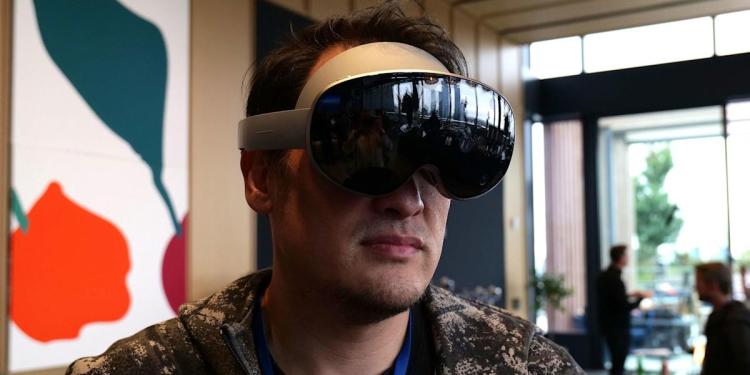 Samsung Launches Galaxy XR Samsung Launches Galaxy XR