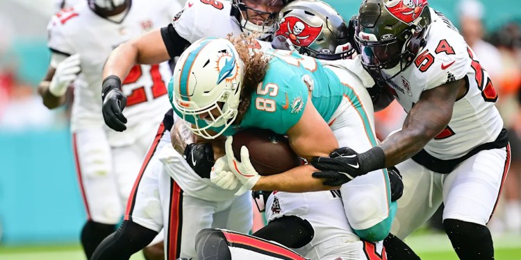 Dolphins PFF Grades vs. Buccaneers Dolphins PFF Grades vs. Buccaneers