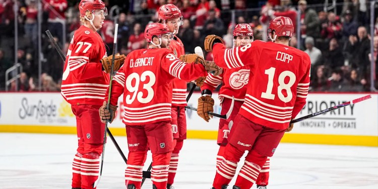 Red Wings Defeat Bruins 5-4 Red Wings Defeat Bruins 5-4