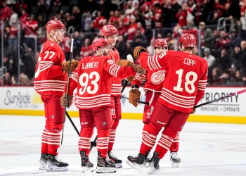 Red Wings Defeat Bruins 5-4 Red Wings Defeat Bruins 5-4