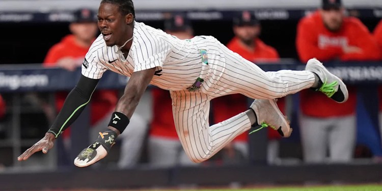 Yankees Advance to Game 3 Against Red Sox Yankees Advance to Game 3 Against Red Sox