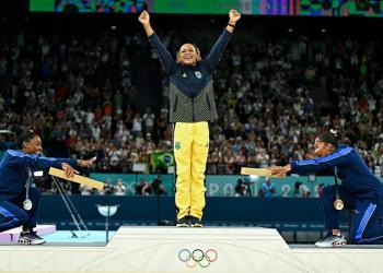 Michelle Obama defends Simone Biles after this Olympic picture branded ‘disgusting’ Michelle Obama defends Simone Biles after this Olympic picture branded ‘disgusting’