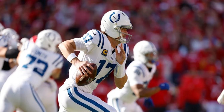 Daniel Jones Practices with 3D-Printed Leg Pad Daniel Jones Practices with 3D-Printed Leg Pad