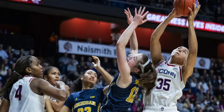 UConn women’s basketball defeats Michigan 72-69 UConn women’s basketball defeats Michigan 72-69