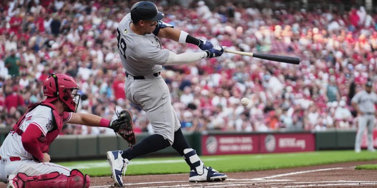 Lux's walkoff single in 2-run 11th gives Reds 5-4 win over Yankees Lux's walkoff single in 2-run 11th gives Reds 5-4 win over Yankees