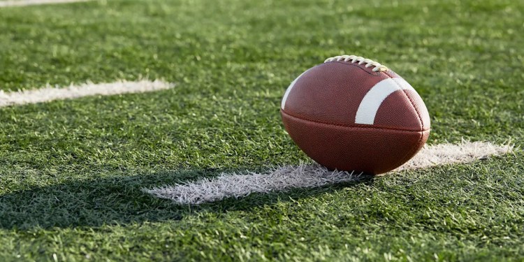 Montie Quinn sets NCAA record with 522 rushing yards Montie Quinn sets NCAA record with 522 rushing yards