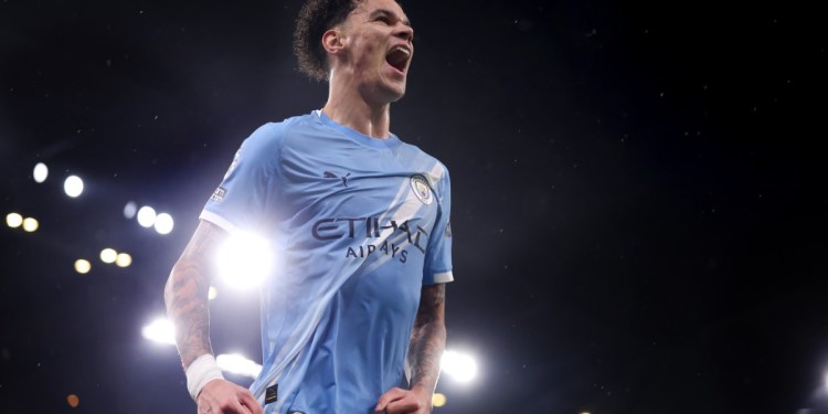 Manchester City Player Enhances Team Versatility Manchester City Player Enhances Team Versatility