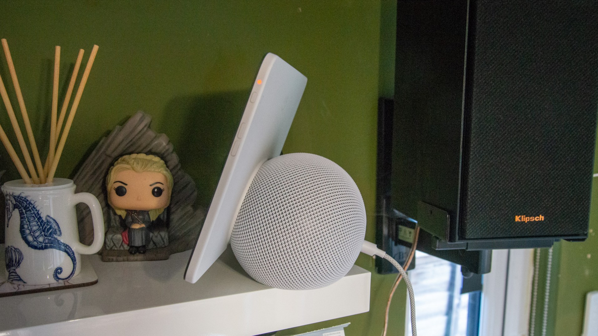 Apple’s HomePad might feature a snap-to-wall feature Apple’s HomePad might feature a snap-to-wall feature