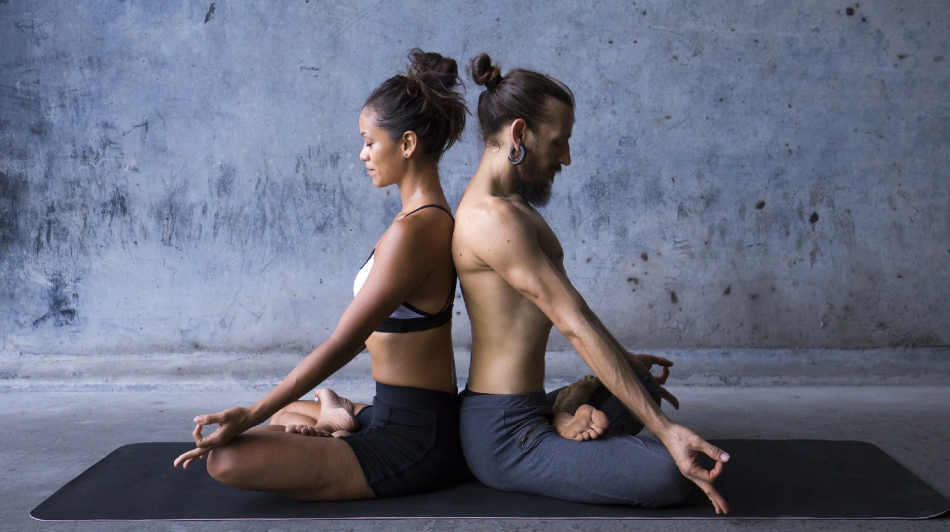 Valentine’s Day: How couples yoga helps to relieve stress in your relationship Valentine’s Day: How couples yoga helps to relieve stress in your relationship