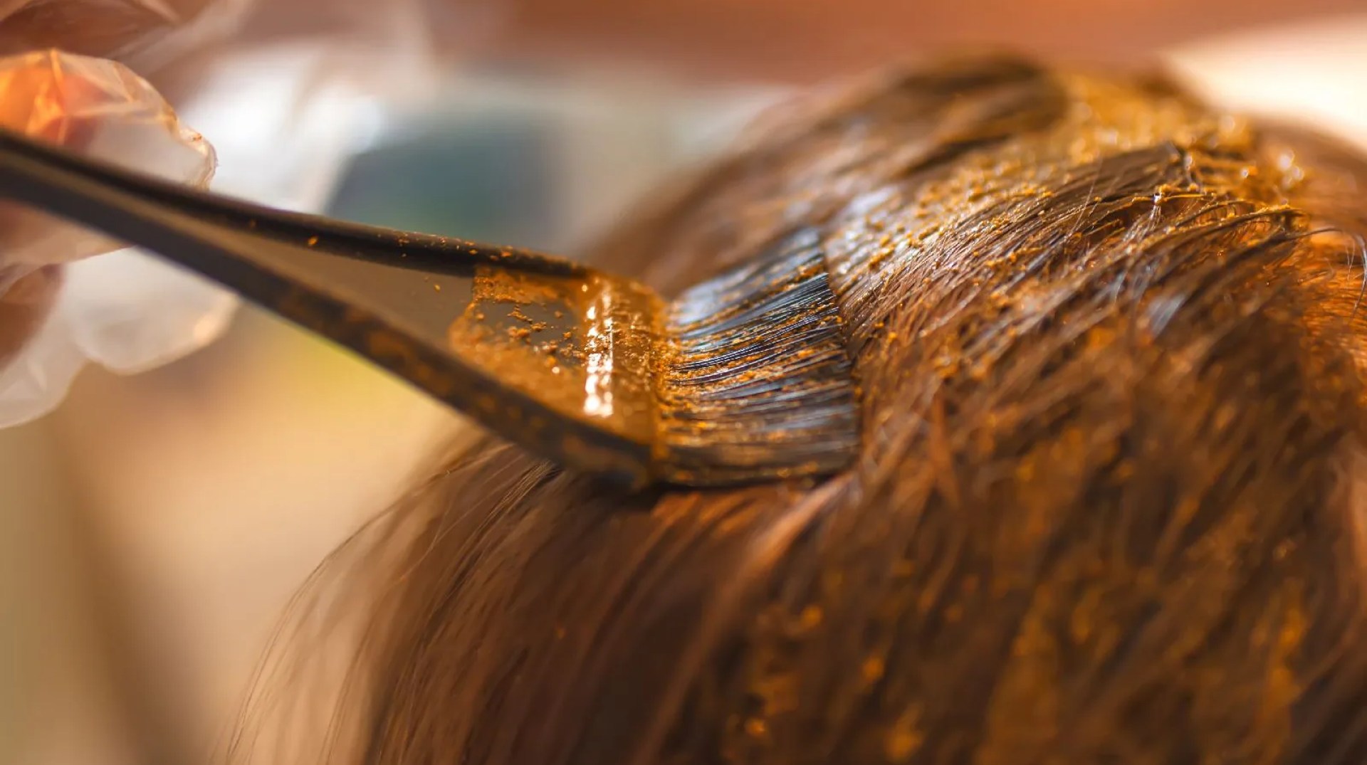 Your guide to use herbal dyes to get salon-quality hair colour at home Your guide to use herbal dyes to get salon-quality hair colour at home