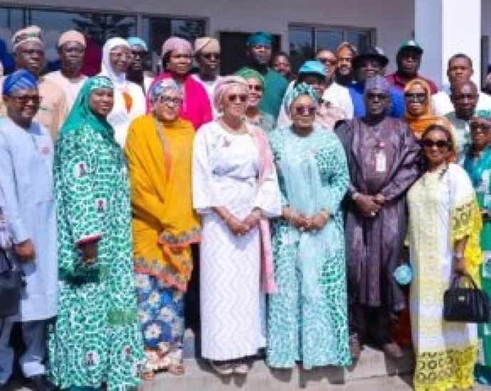 2026: Tinubu’s wife unveils Nigeria’s first baby, presents birth certificate 2026: Tinubu’s wife unveils Nigeria’s first baby, presents birth certificate