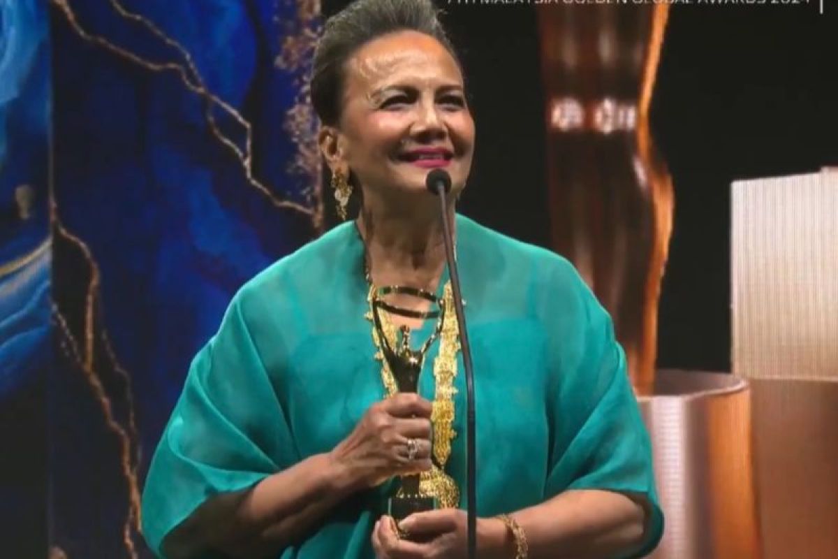 Christine Hakim terima Lifetime Achievement Award di MGGA 2024 Christine Hakim terima Lifetime Achievement Award di MGGA 2024