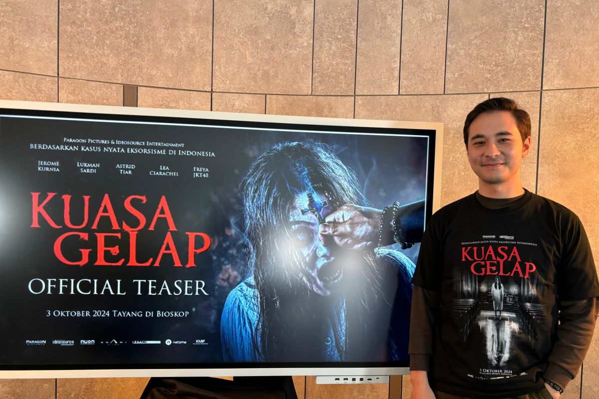Jerome Kurnia belajar bahasa Latin untuk peran di film “Kuasa Gelap” Jerome Kurnia belajar bahasa Latin untuk peran di film “Kuasa Gelap”