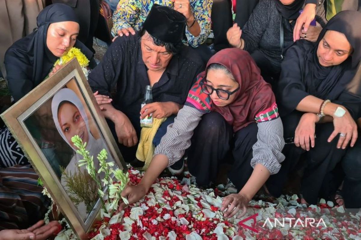 Artis Indonesia yang meninggal di tahun 2024 Artis Indonesia yang meninggal di tahun 2024