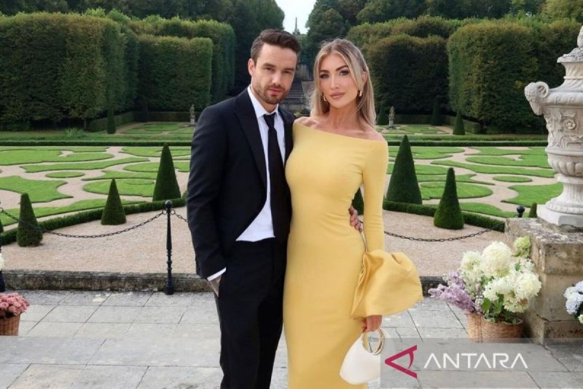 Kate Cassidy jelaskan alasan pulang lebih awal dari Liam Payne Kate Cassidy jelaskan alasan pulang lebih awal dari Liam Payne