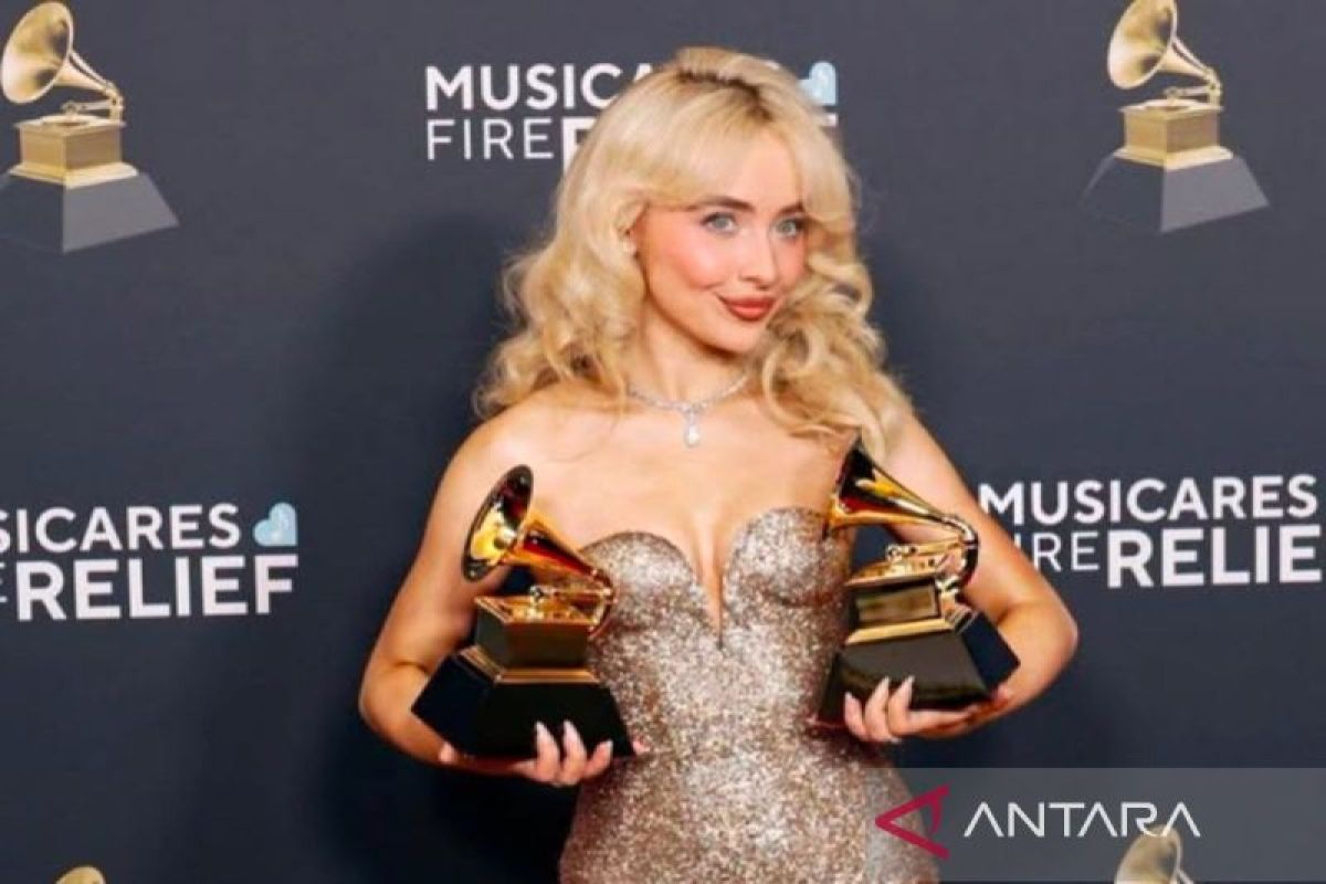 Sabrina Carpenter kolaborasi Short n’ Sweet bersama Dolly Parton Sabrina Carpenter kolaborasi Short n’ Sweet bersama Dolly Parton