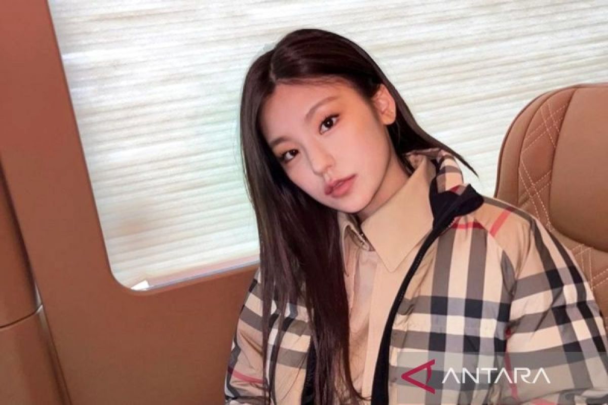Yeji ITZY bakal debut solo dengan album “AIR” Yeji ITZY bakal debut solo dengan album “AIR”
