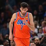 Thunder star Chet Holmgren helped off courtroom with hip harm after arduous fall early in matchup with Warriors Thunder star Chet Holmgren helped off courtroom with hip harm after arduous fall early in matchup with Warriors