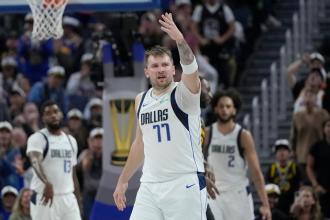 Jazz beat Mavericks on John Collins’ game-winning dunk, courtesy of statuesque protection by Luka Dončić Jazz beat Mavericks on John Collins’ game-winning dunk, courtesy of statuesque protection by Luka Dončić