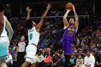 Lakers recover from Bulls meltdown with win over Grizzlies, who drop first game since firing Taylor Jenkins Lakers recover from Bulls meltdown with win over Grizzlies, who drop first game since firing Taylor Jenkins