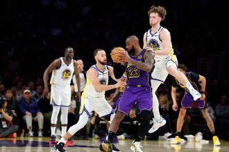 Did the Lakers and Warriors switch roles amid NBA's wild trade deadline? Did the Lakers and Warriors switch roles amid NBA's wild trade deadline?