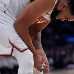 Knicks star Karl-Anthony Towns has bone chip in right thumb, reportedly expected to play through injury Knicks star Karl-Anthony Towns has bone chip in right thumb, reportedly expected to play through injury